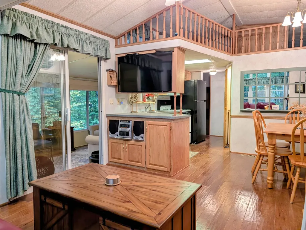 34 Upper Meadows Road Holderness NH 03245