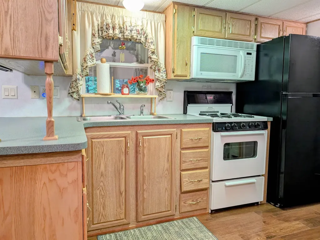 34 Upper Meadows Road Holderness NH 03245