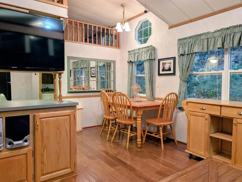 34 Upper Meadows Road Holderness NH 03245