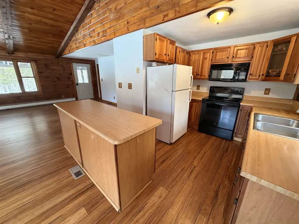 982 Ten Rod Road Farmington NH 03835