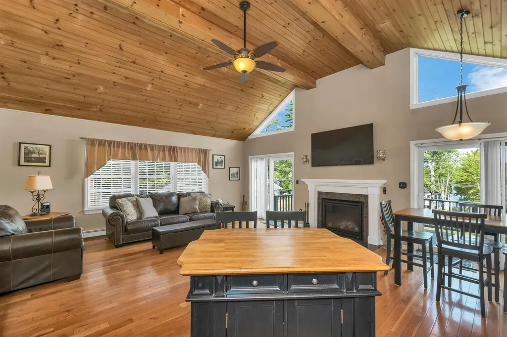 9 Warbonnet Lane Gilmanton NH 03237