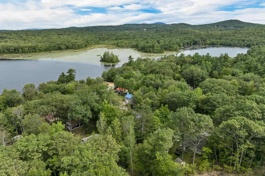 9 Warbonnet Lane Gilmanton NH 03237