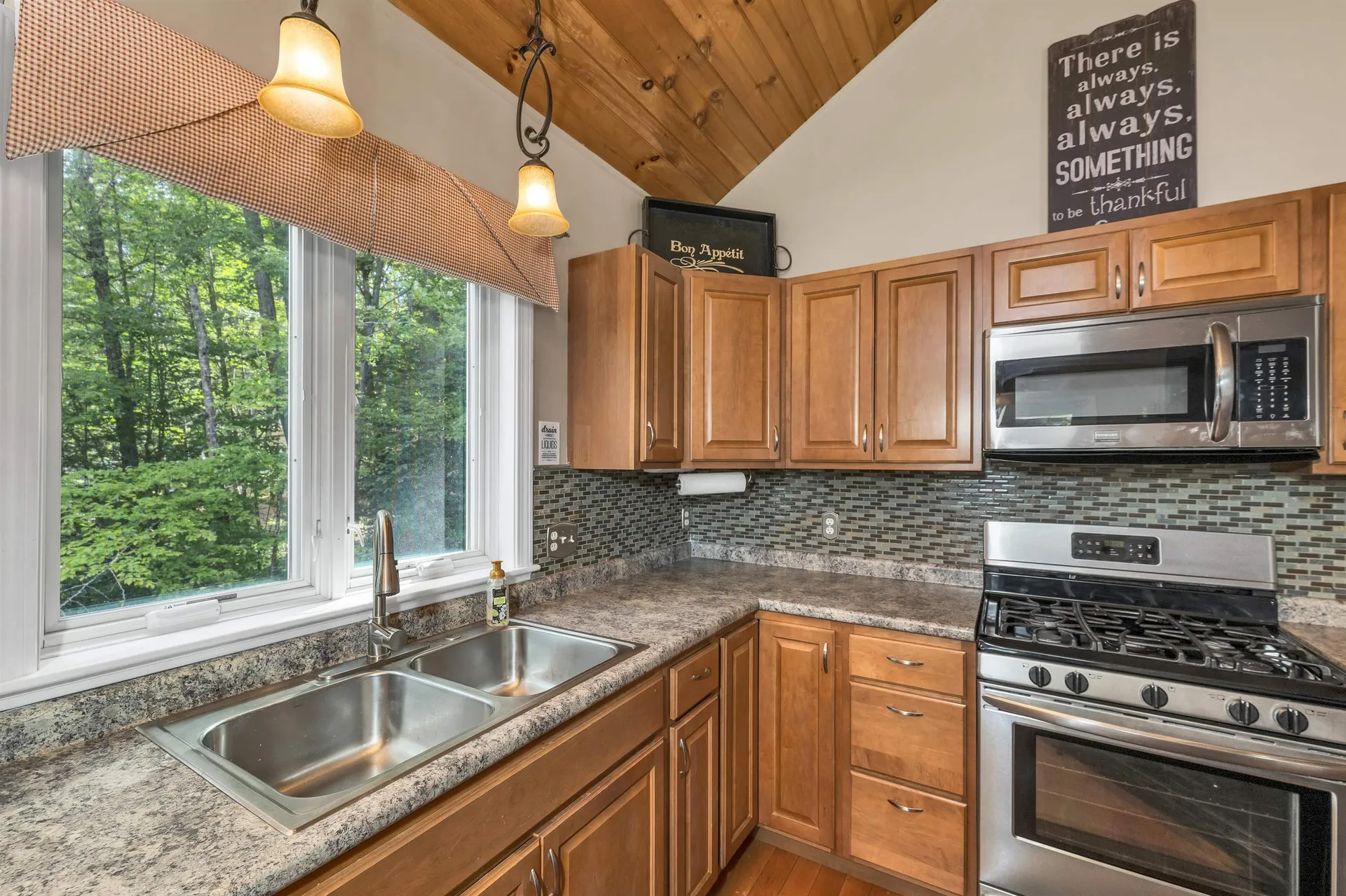 9 Warbonnet Lane Gilmanton NH 03237