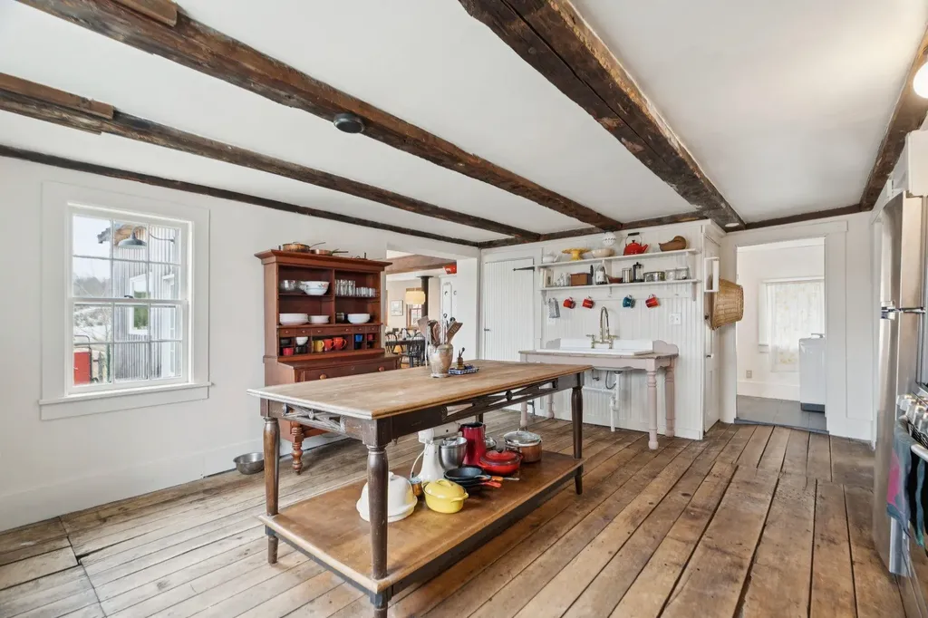 673 Reed Road Vershire VT 05079