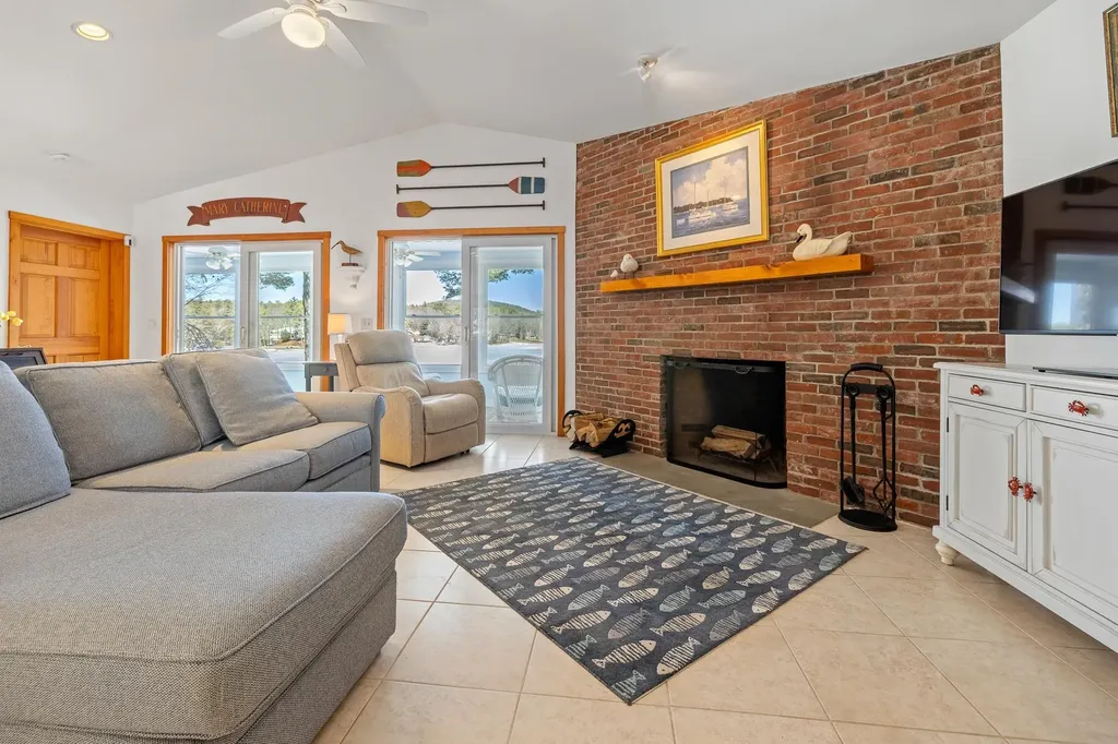 91 Algonquin Road Enfield NH 03748