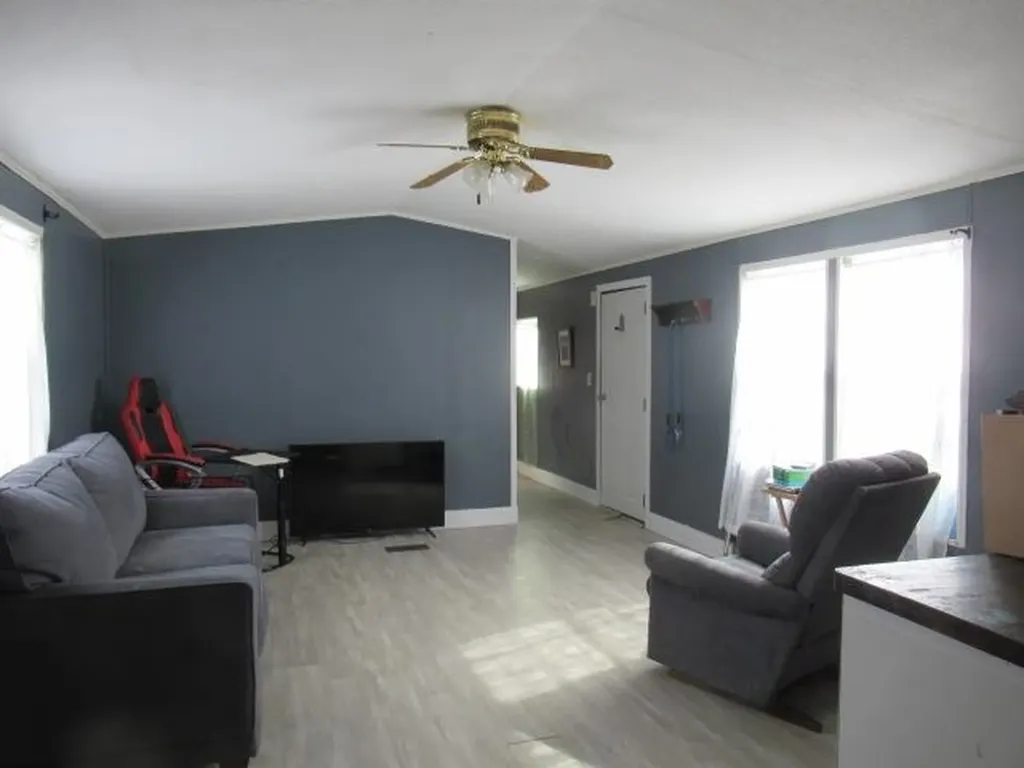 16 Fox Cross Lane Northwood NH 03261