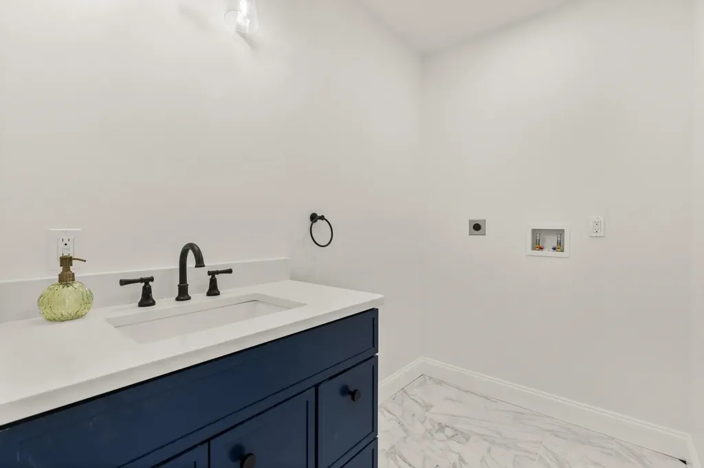 26 Moffat Street Portsmouth NH 03801