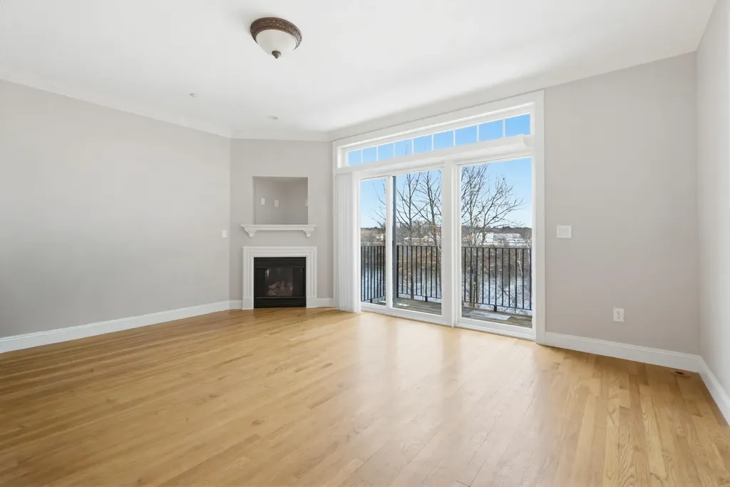 107 Riverwalk Way Manchester NH 03101