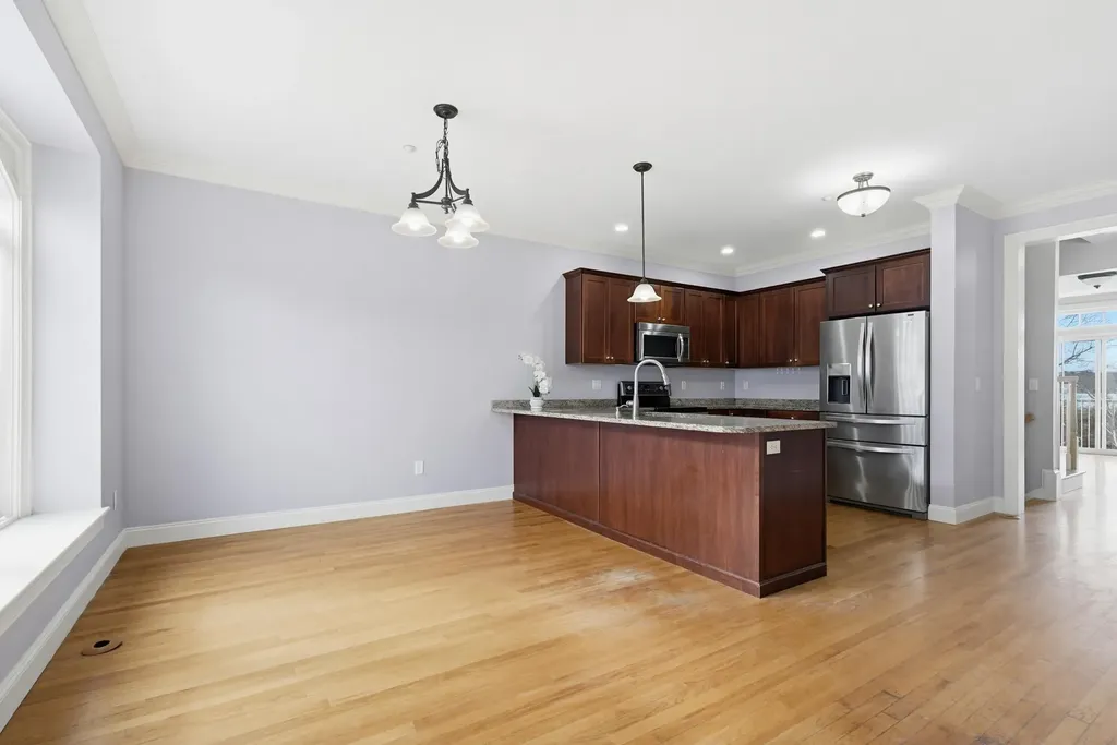 107 Riverwalk Way Manchester NH 03101