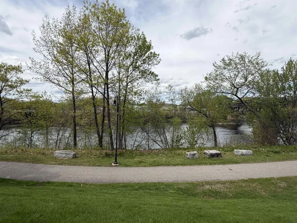 107 Riverwalk Way Manchester NH 03101