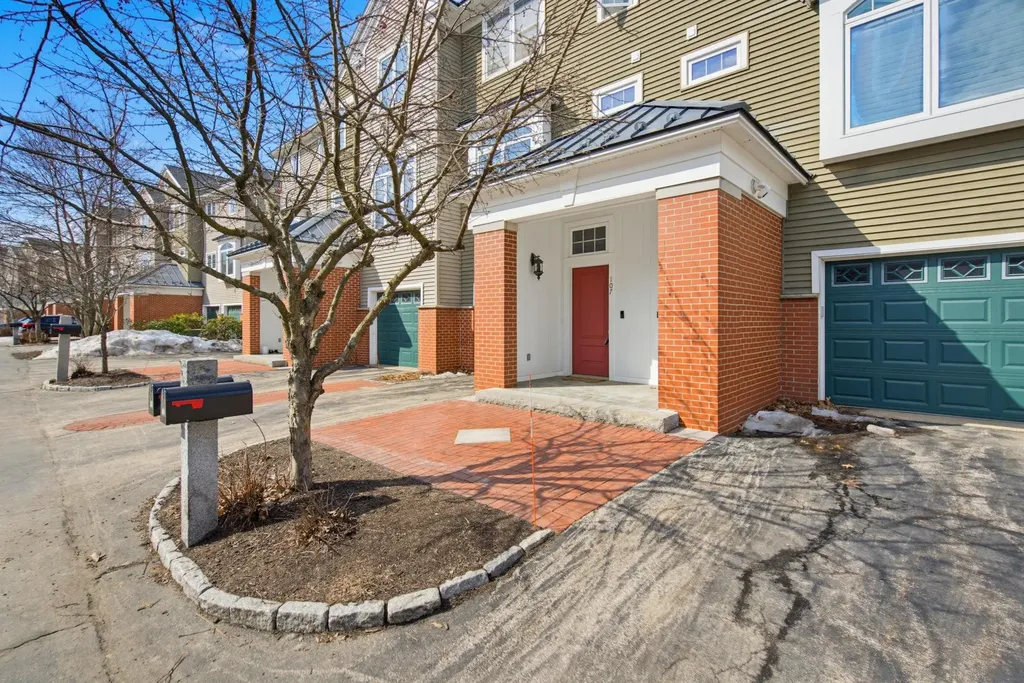 107 Riverwalk Way Manchester NH 03101
