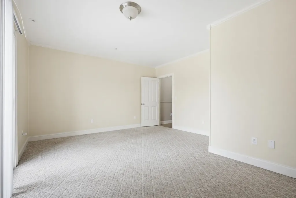 107 Riverwalk Way Manchester NH 03101