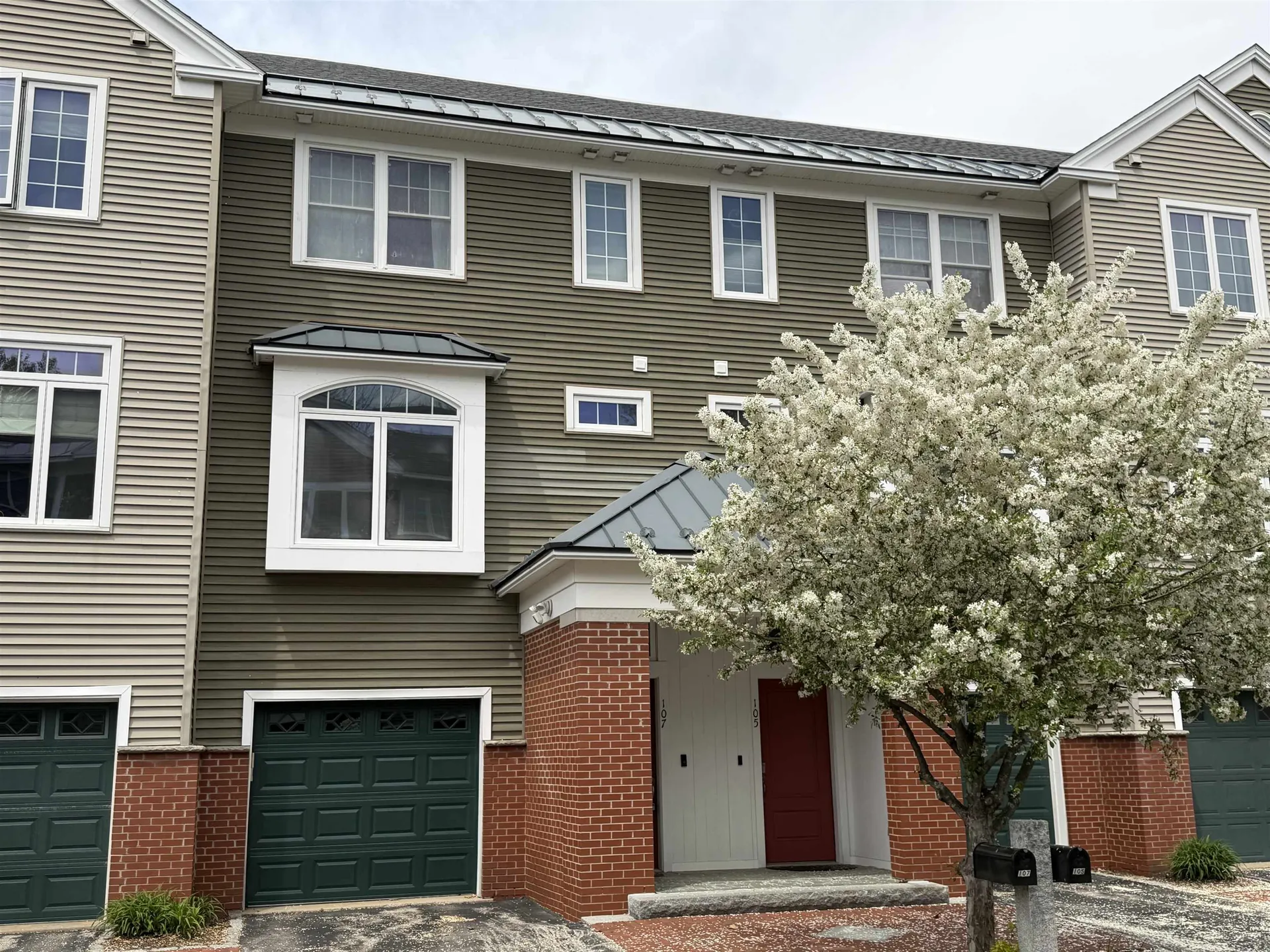 107 Riverwalk Way Manchester NH 03101