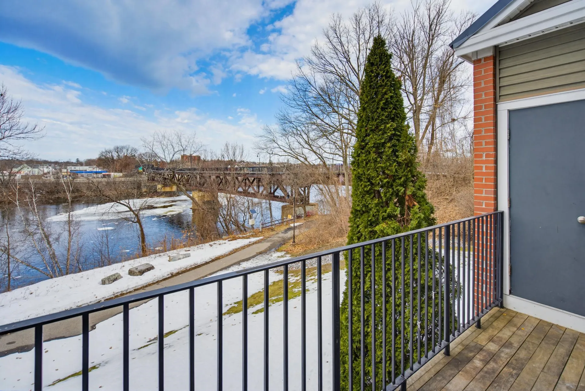 107 Riverwalk Way Manchester NH 03101