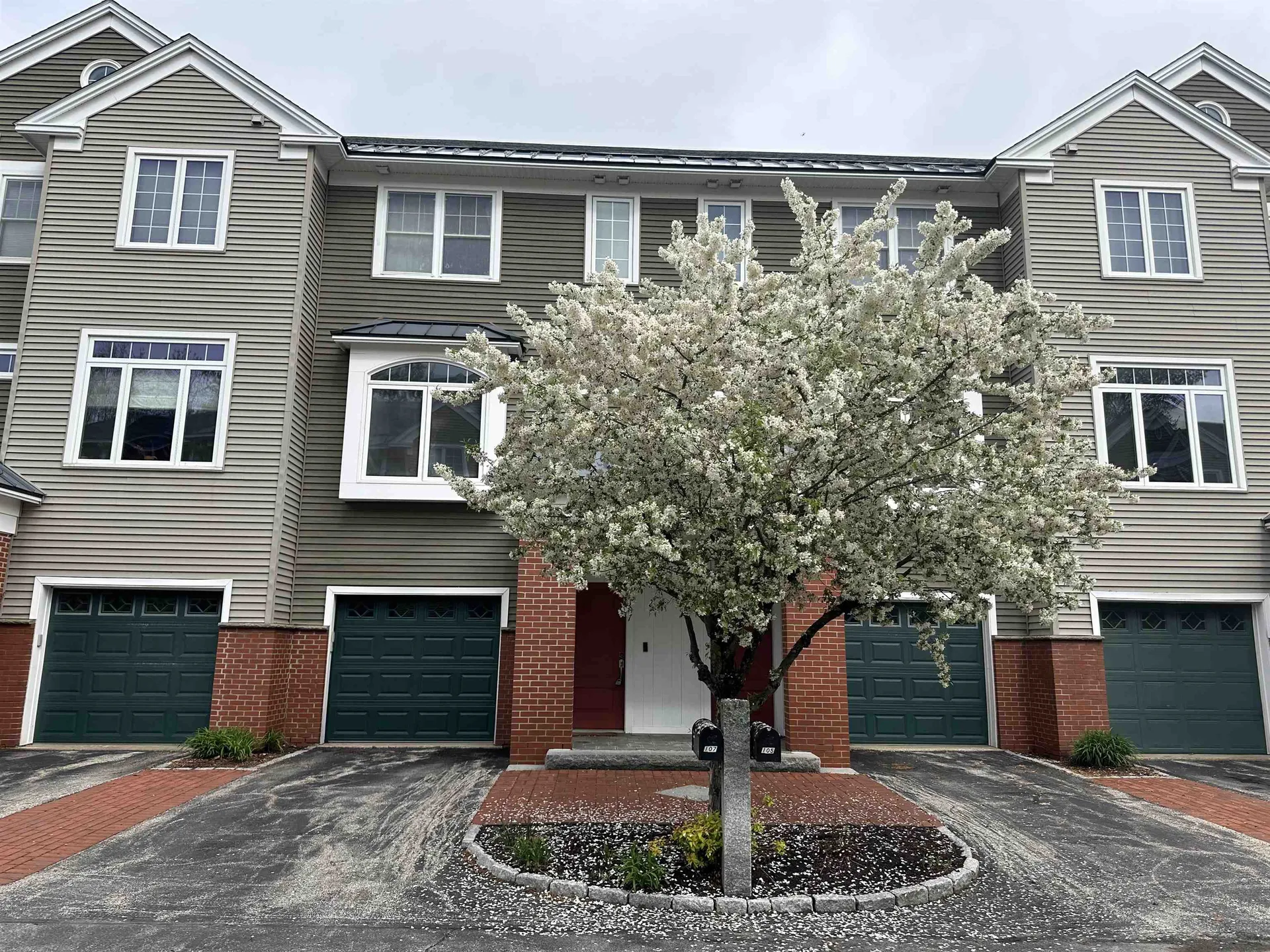 107 Riverwalk Way Manchester NH 03101