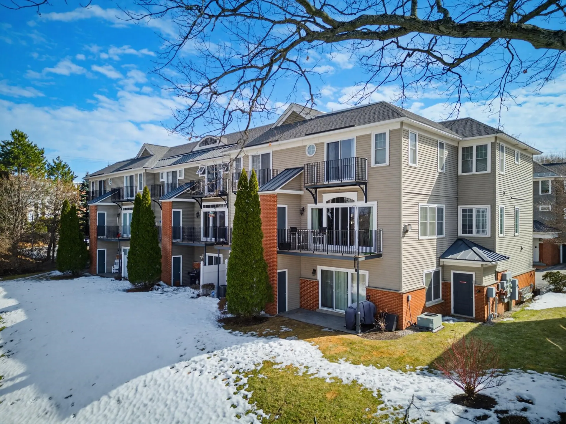 107 Riverwalk Way Manchester NH 03101
