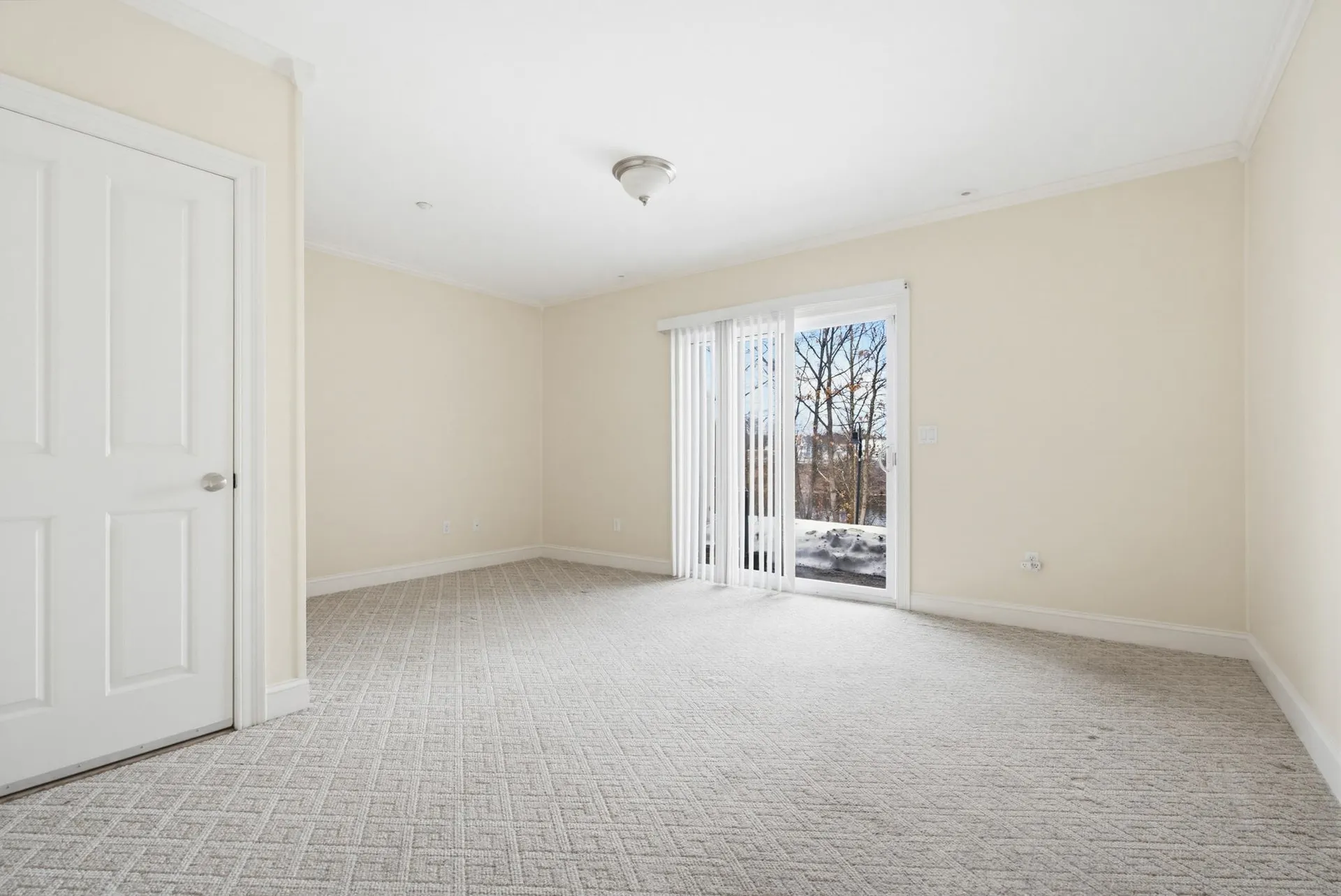 107 Riverwalk Way Manchester NH 03101