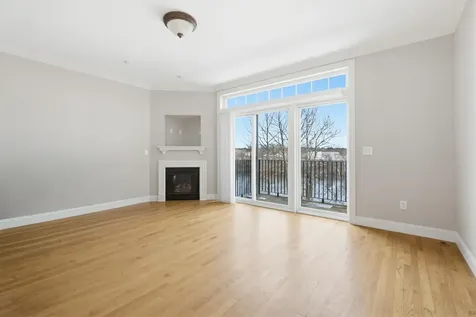 107 Riverwalk Way Manchester NH 03101