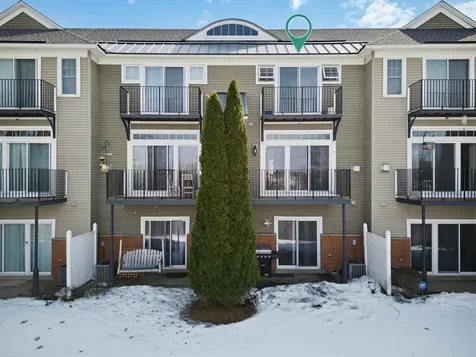 107 Riverwalk Way Manchester NH 03101