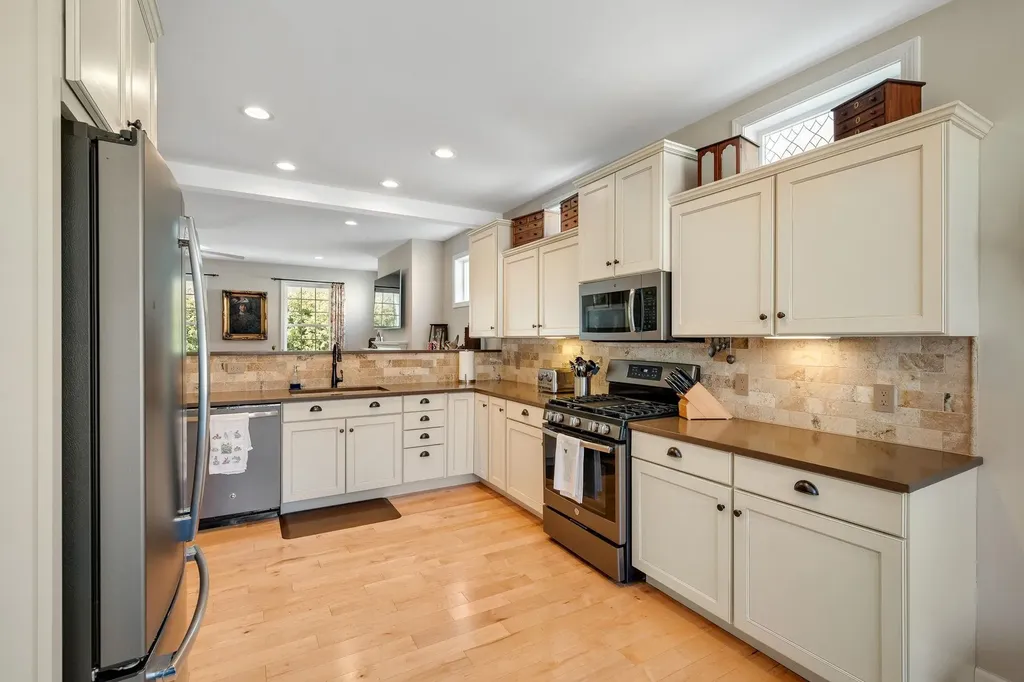 49 Waterlefe Way Colchester VT 05446