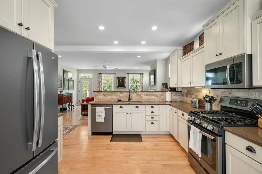 49 Waterlefe Way Colchester VT 05446
