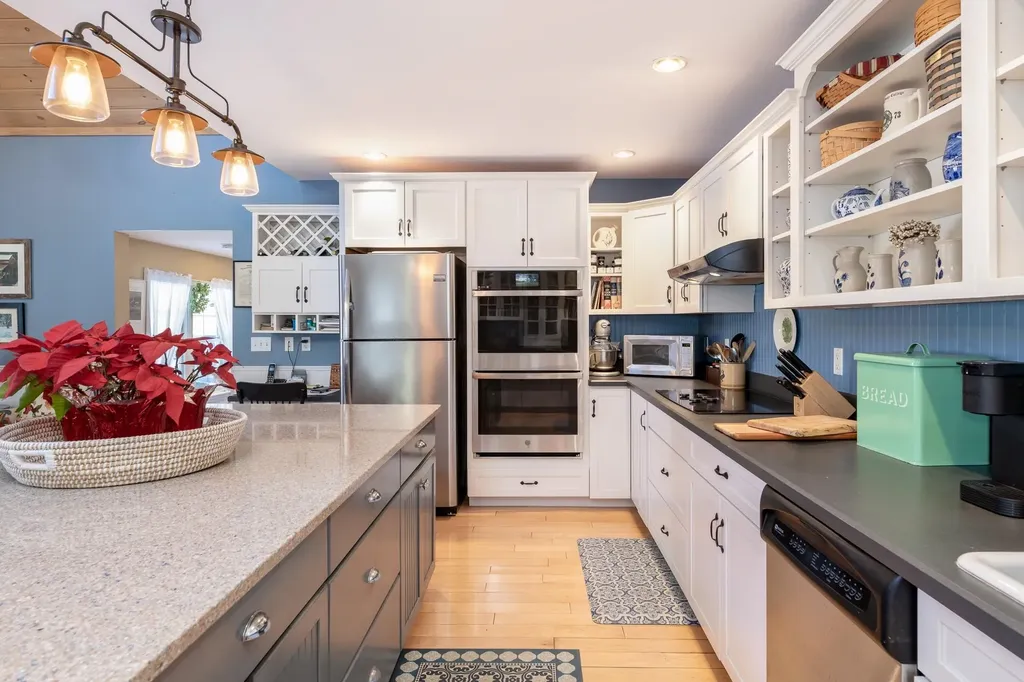 8 Oak Knoll Road Meredith NH 03253
