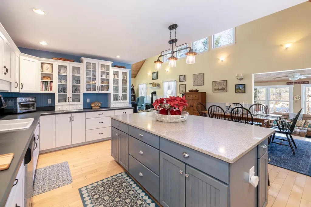 8 Oak Knoll Road Meredith NH 03253