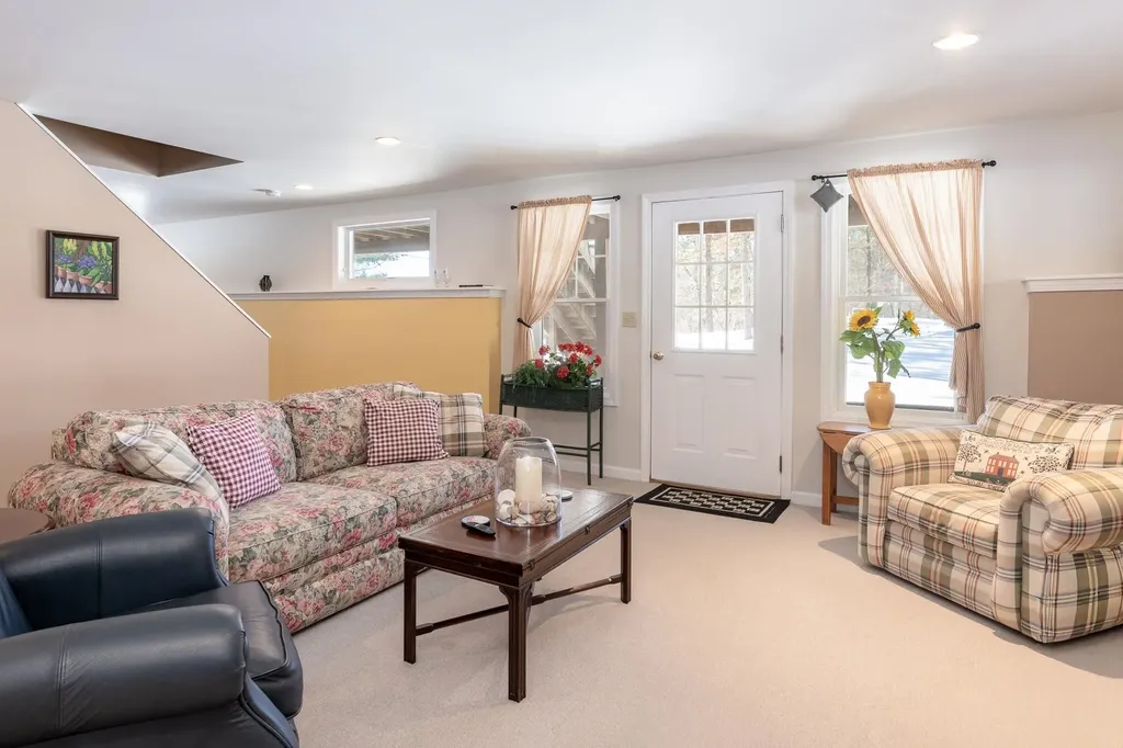 8 Oak Knoll Road Meredith NH 03253