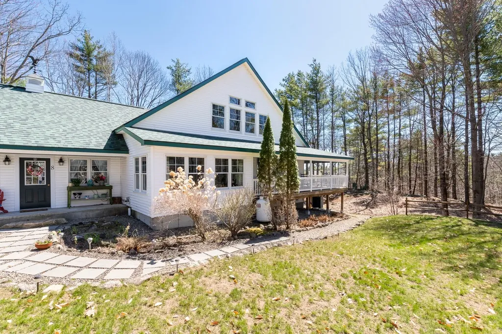 8 Oak Knoll Road Meredith NH 03253
