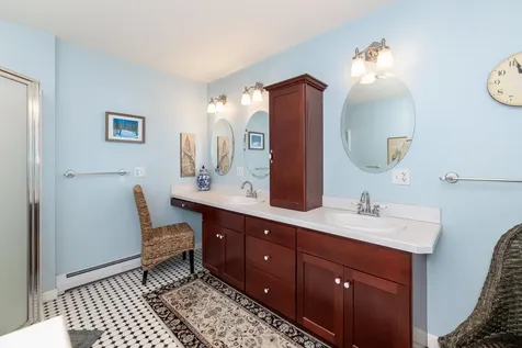 8 Oak Knoll Road Meredith NH 03253