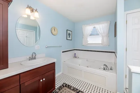 8 Oak Knoll Road Meredith NH 03253