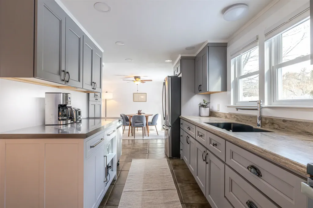 22 Indian Ridge Road Hopkinton NH 03229