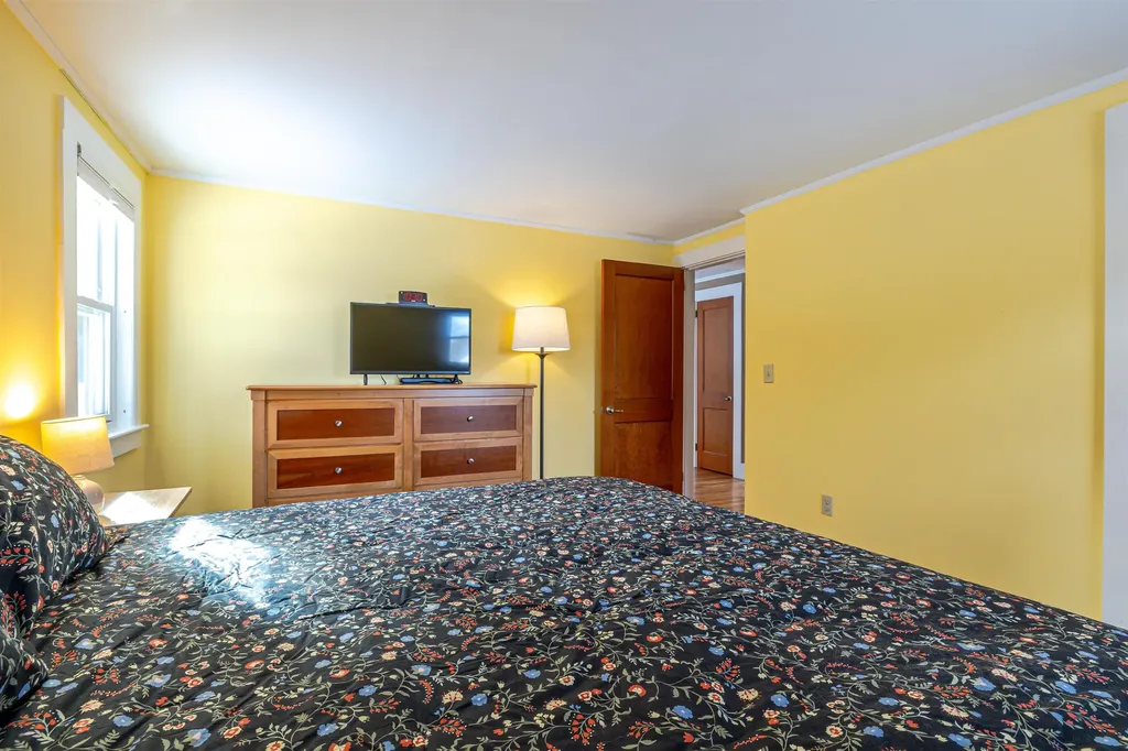 22 Indian Ridge Road Hopkinton NH 03229