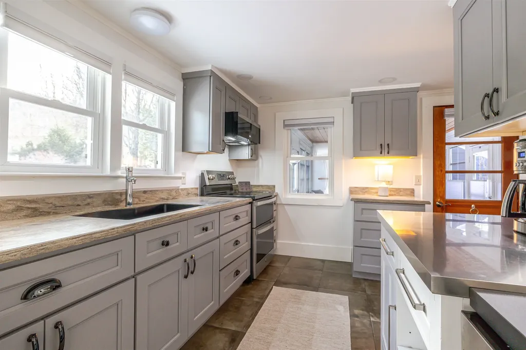 22 Indian Ridge Road Hopkinton NH 03229