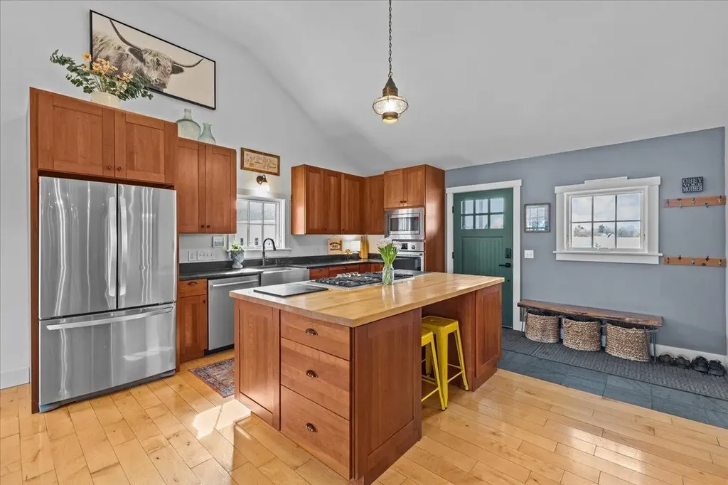 896 East Road Colchester VT 05446