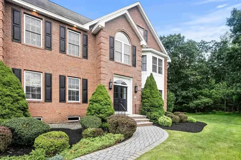 8 Arcadia Lane Salem NH 03079