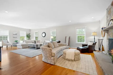 8 Arcadia Lane Salem NH 03079