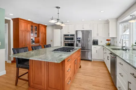 6 Meloon Road Greenland NH 03840