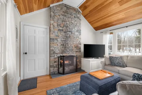 6 Meloon Road Greenland NH 03840