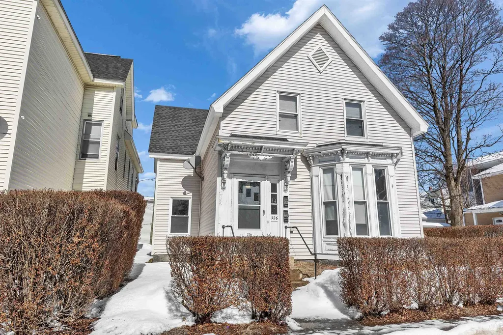326 Lake Avenue Manchester NH 03103
