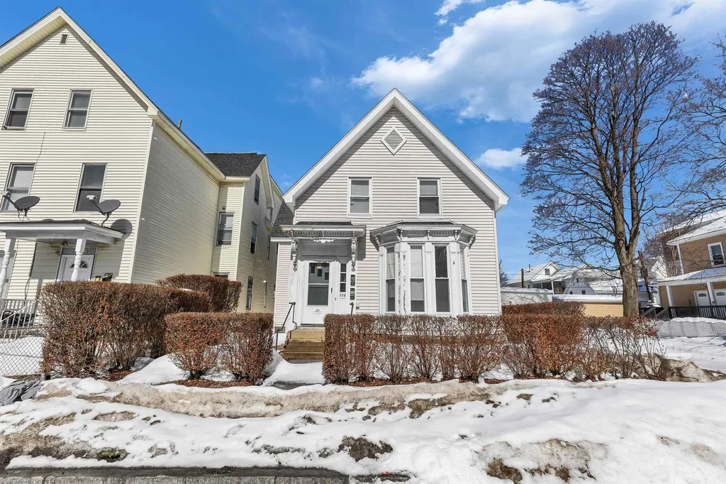 326 Lake Avenue Manchester NH 03103
