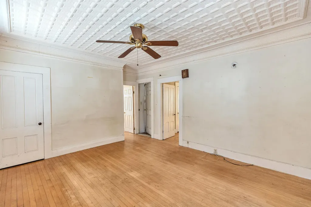326 Lake Avenue Manchester NH 03103