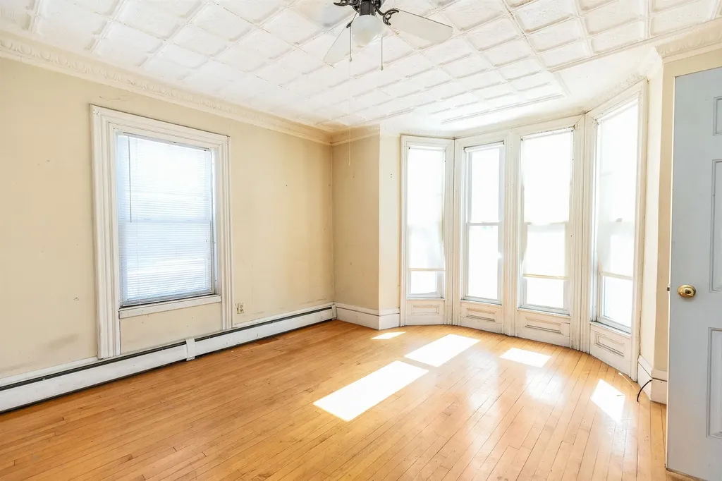 326 Lake Avenue Manchester NH 03103