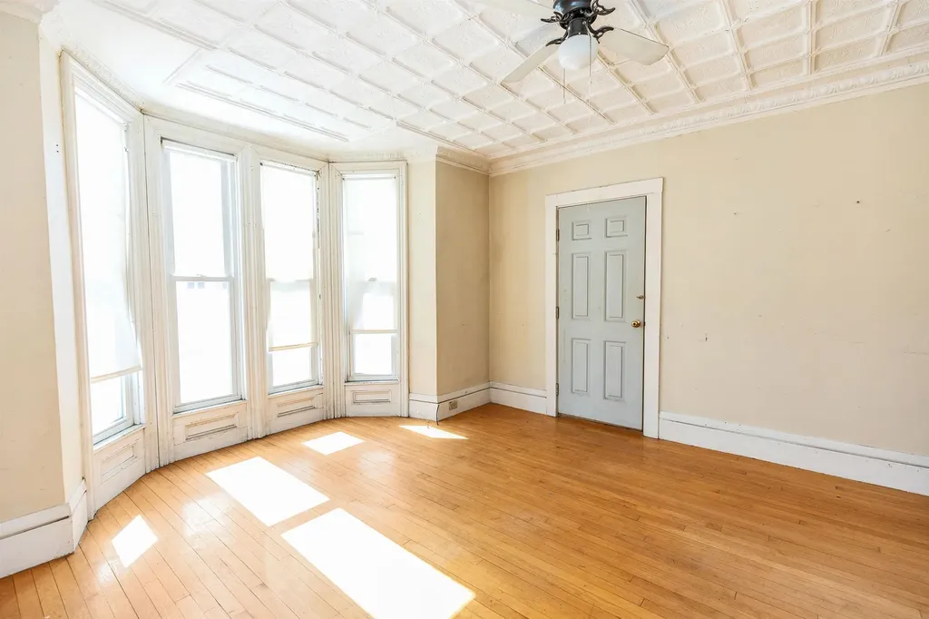 326 Lake Avenue Manchester NH 03103