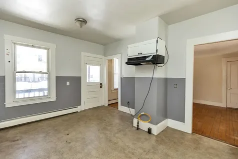 326 Lake Avenue Manchester NH 03103