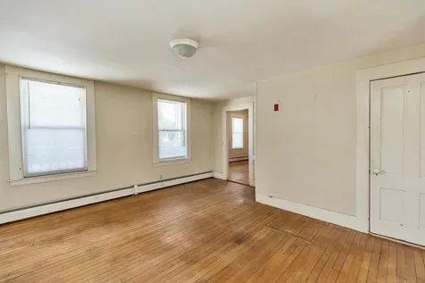 326 Lake Avenue Manchester NH 03103