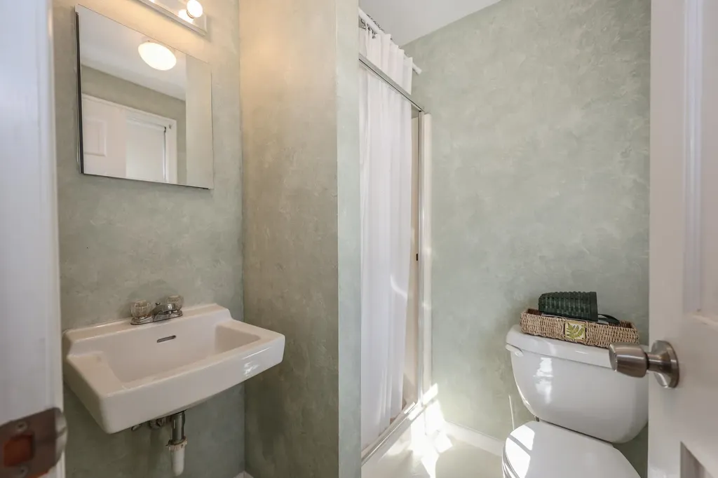 21 Todd Road Nashua NH 03064