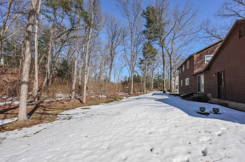 21 Todd Road Nashua NH 03064