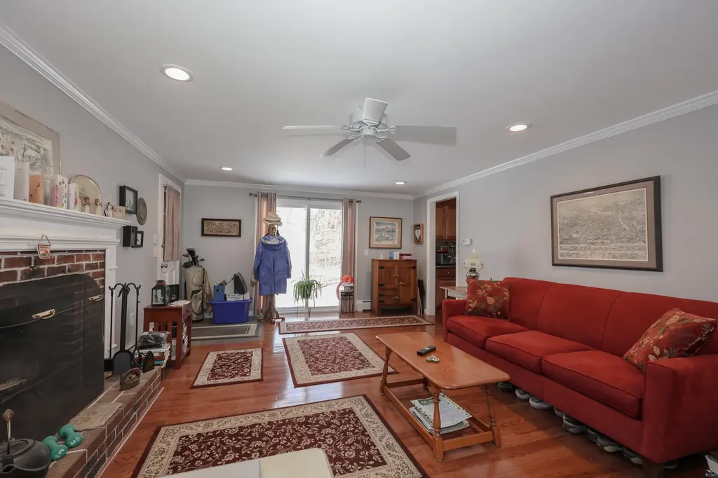 21 Todd Road Nashua NH 03064