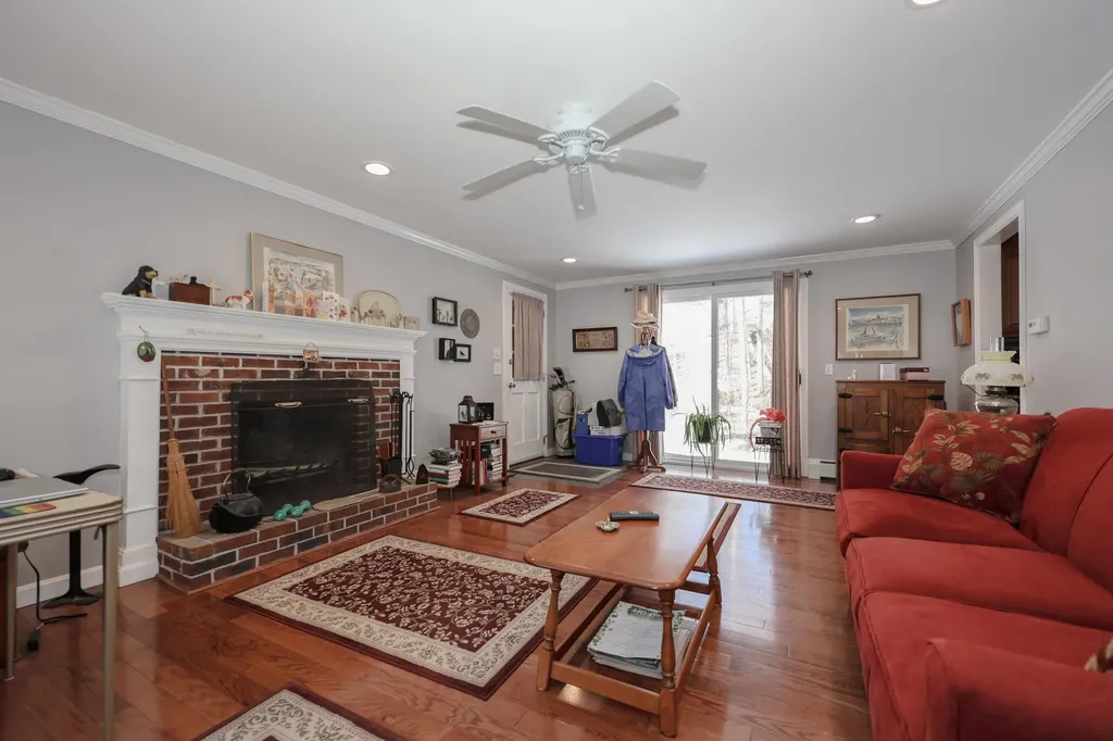 21 Todd Road Nashua NH 03064